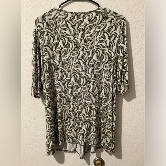 Dana Buchman Women’s XL Short Sleeve Blouse Top New Without Tags Brown White - Picture 3 of 3